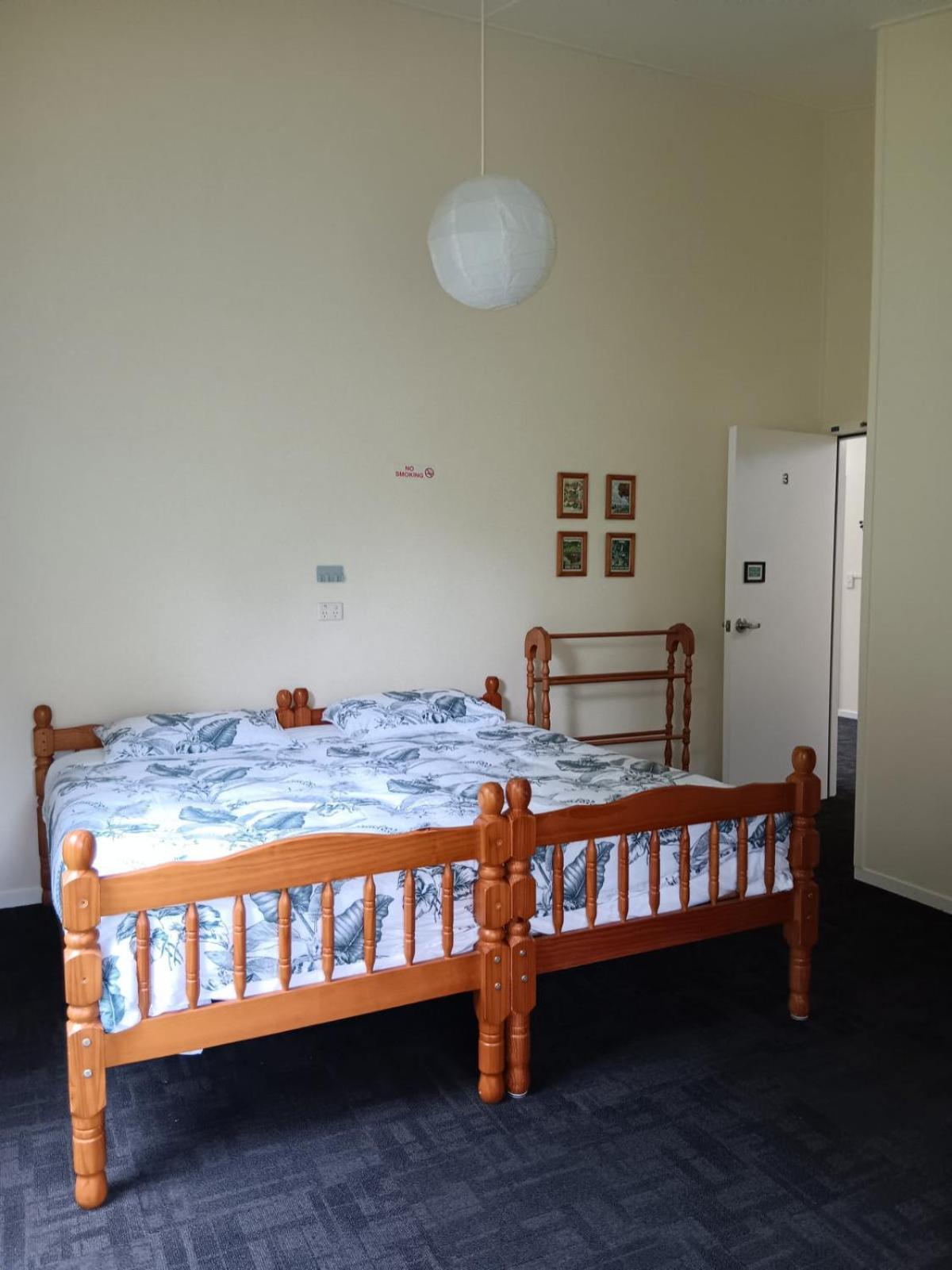 Purple Hen Country Lodge Катикати Экстерьер фото