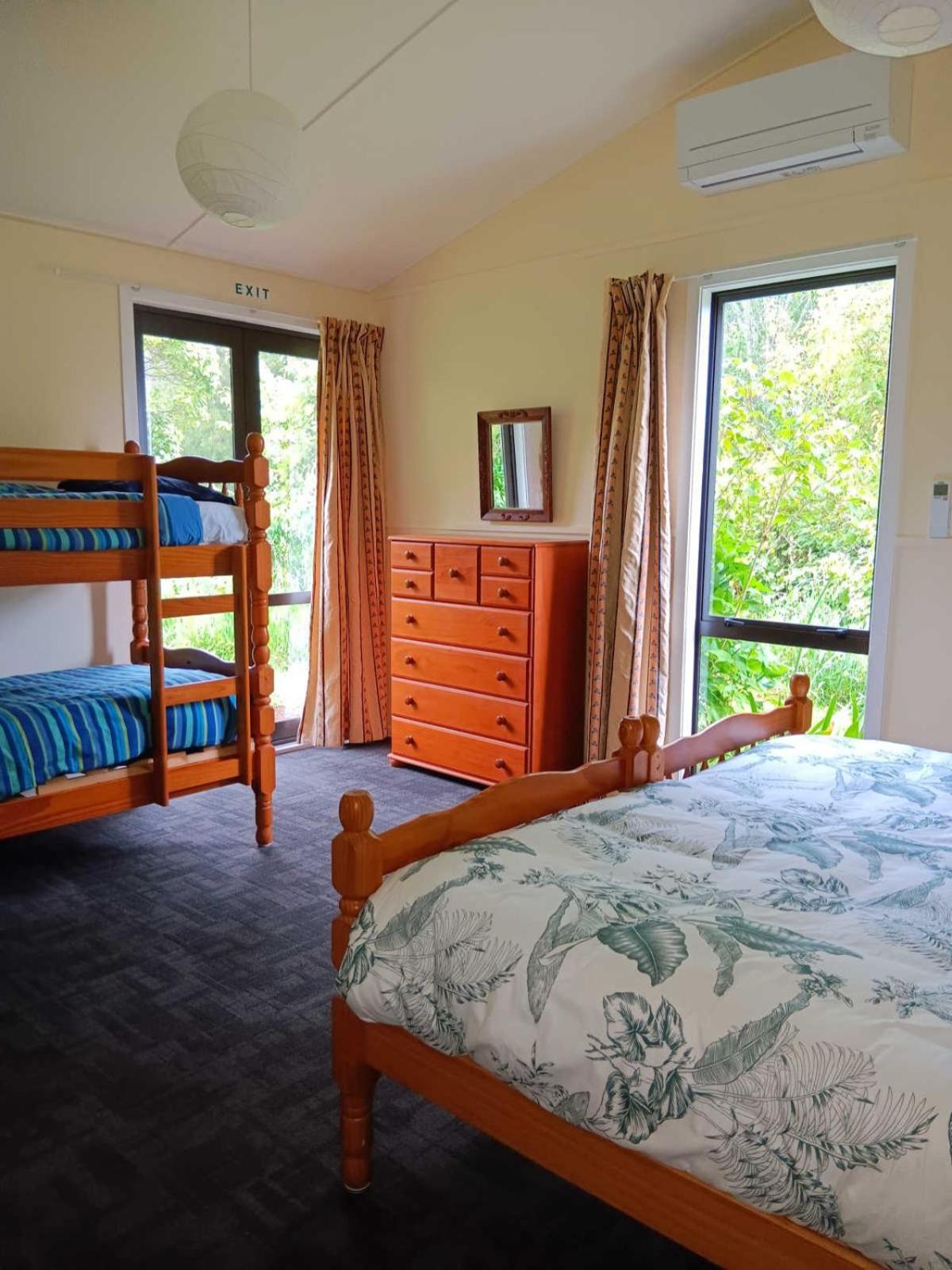 Purple Hen Country Lodge Катикати Экстерьер фото