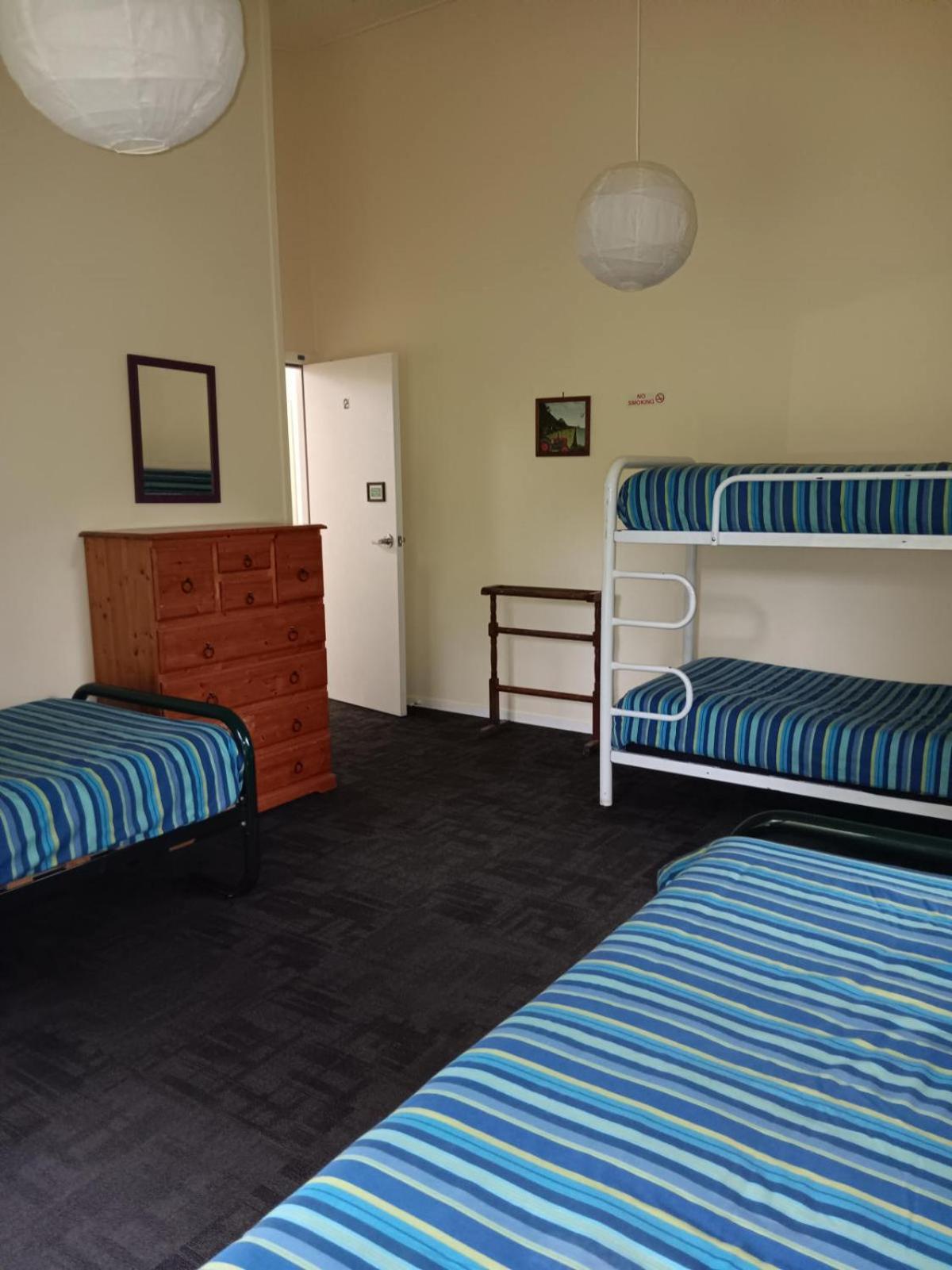 Purple Hen Country Lodge Катикати Экстерьер фото