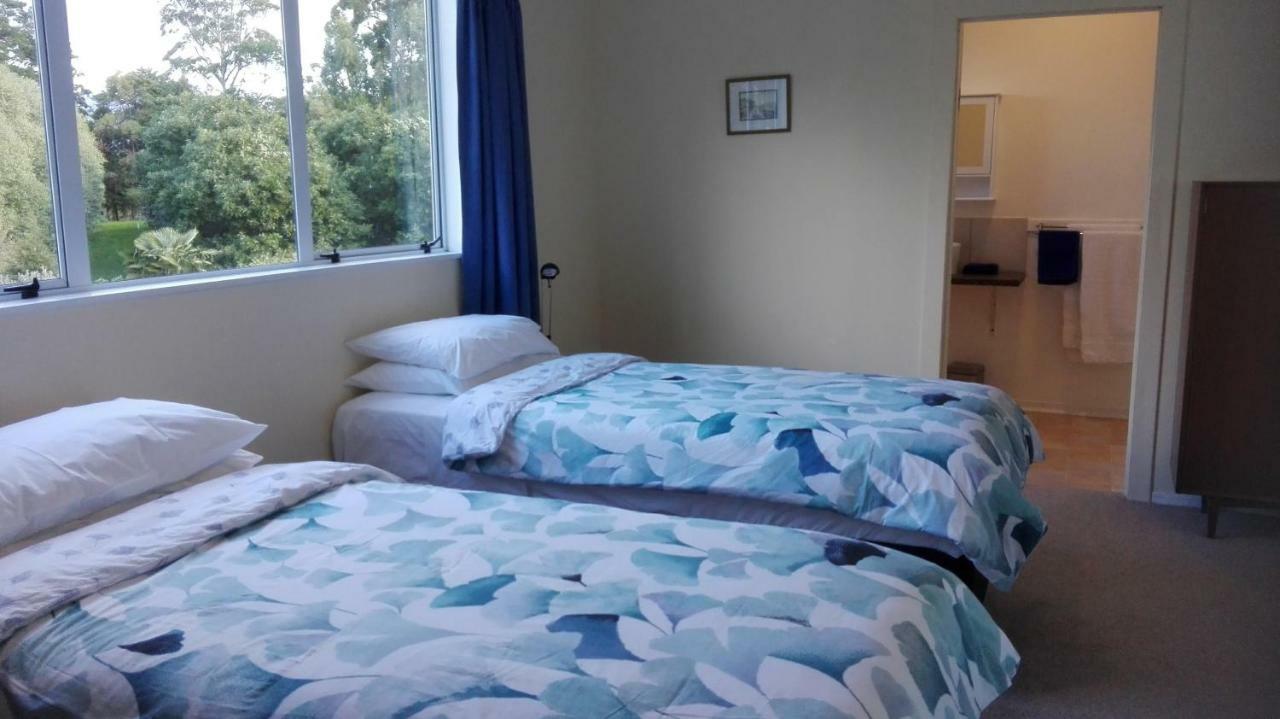 Purple Hen Country Lodge Катикати Экстерьер фото